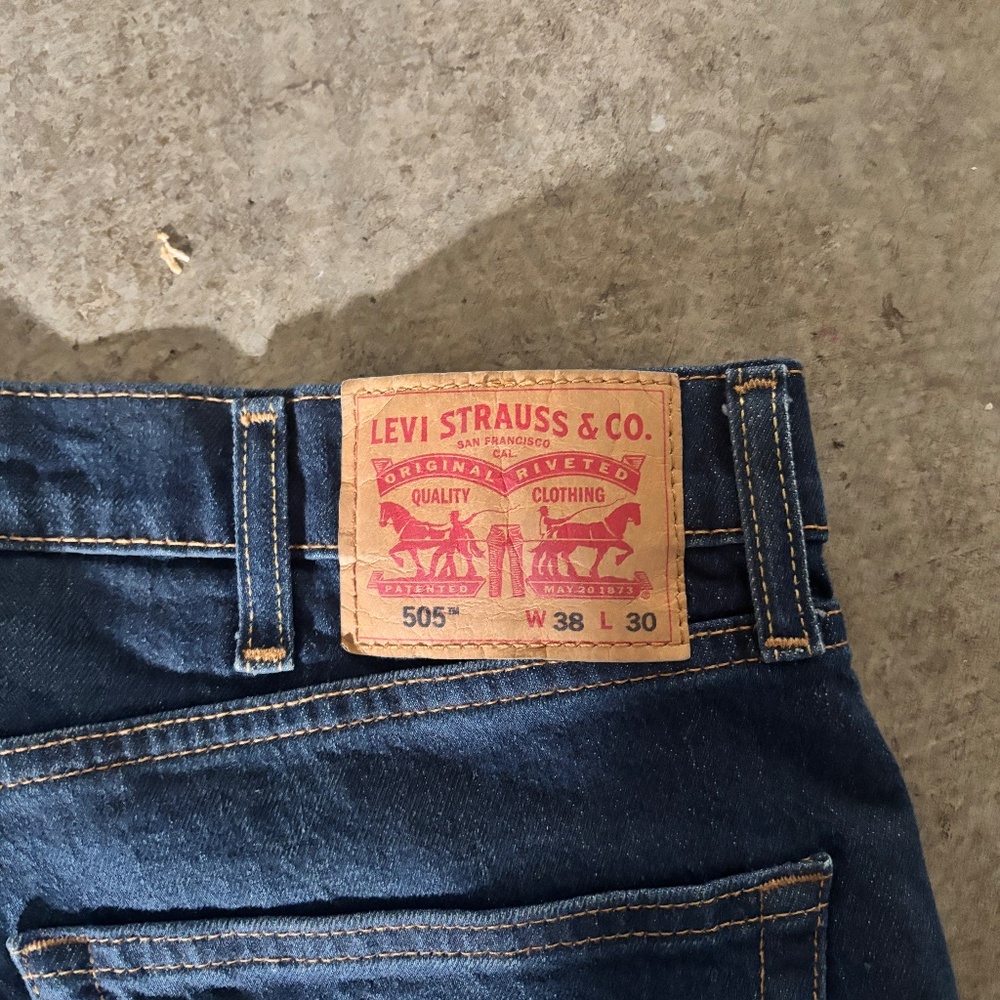 Men Levi's 505s jeans